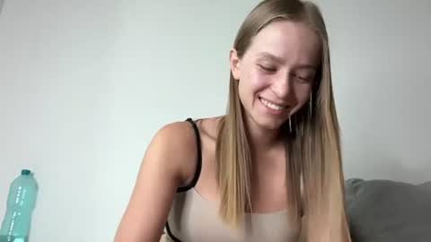 Snapshot of leona_grand chatting on 2, 7, 2026 Emma online show from 2, 7, 2026
