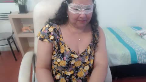 leonela   online show from 18, 2, 2025