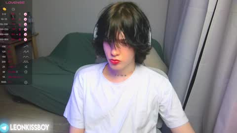 leonkissboy online show from 6, 4, 2026