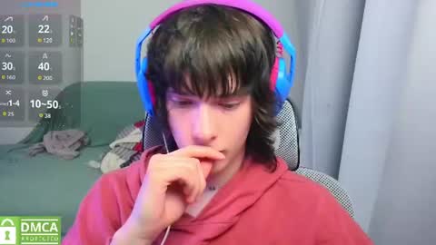 Snapshot of leonkissboy chatting on 19, 7, 2026 leonkissboy online show from 19, 7, 2026