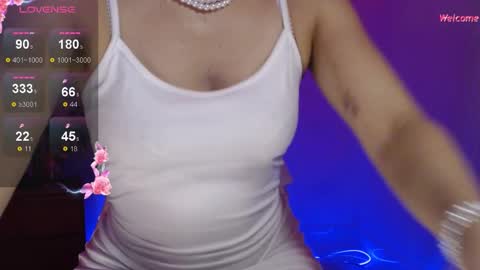 Snapshot of leonora_luxry_ chatting on 21, 9, 2025 My name is Leonora Pleasures to see you Follow me here and instagram online show from 21, 9, 2025