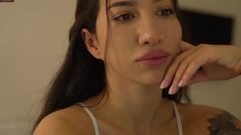 Snapshot of leoramallis chatting on 31, 1, 2025 Leora online show from 31, 1, 2025