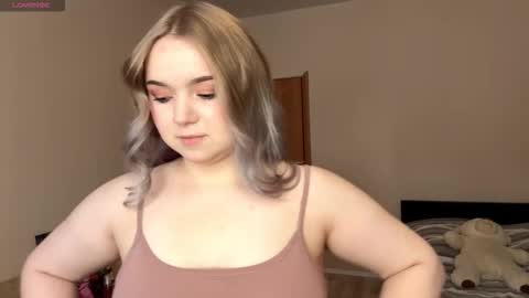 Snapshot of leotafredericks chatting on 4, 2, 2026 Hello everyone Im Lora Its my first day Were going to have fun together online show from 4, 2, 2026