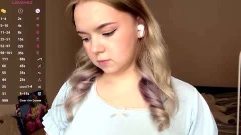 Snapshot of leotafredericks chatting on 16, 2, 2026 Hello everyone Im Lora Its my first day Were going to have fun together online show from 16, 2, 2026