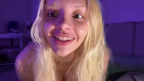 Snapshot of lesi_moonie chatting on 14, 7, 2026 Lesi Join my fanclub before use my fanmenu online show from 14, 7, 2026