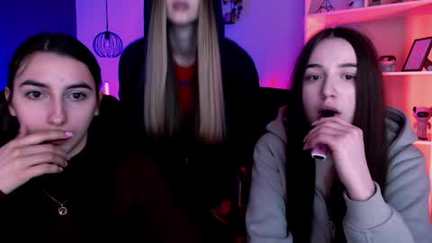 leslie_bird online show from 10, 4, 2026