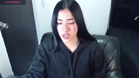 leslie  online show from 24, 1, 2025