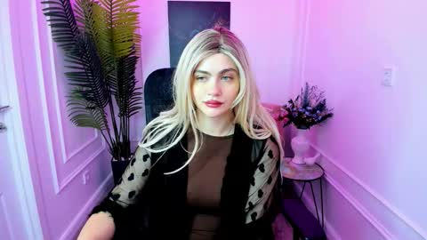 lesliemineg online show from 8, 10, 2025