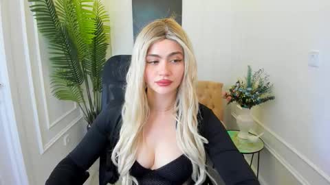 lesliemineg online show from 10, 10, 2025