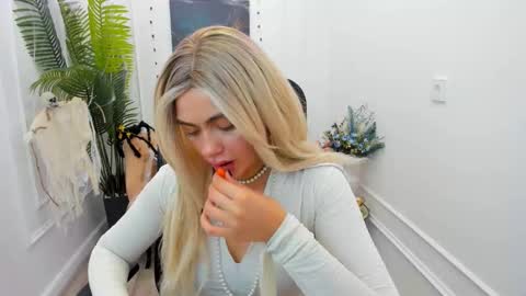 lesliemineg online show from 30, 10, 2025