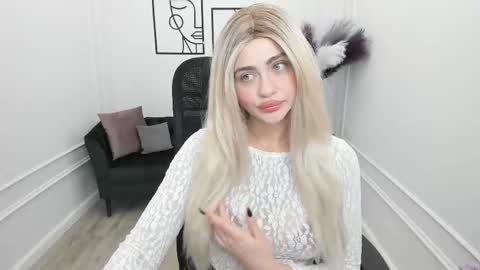 lesliemineg online show from 12, 11, 2025