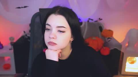 LeslieRowe online show from 19, 10, 2025