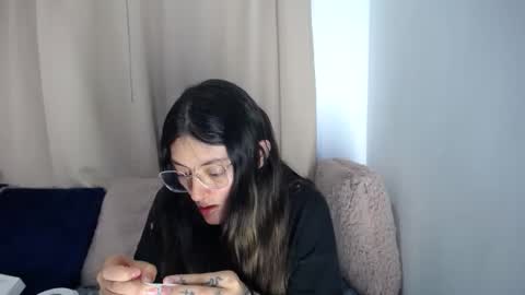 lessliee online show from 25, 3, 2026