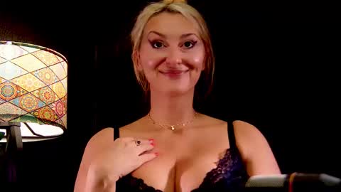 leticiareys online show from 6, 11, 2025