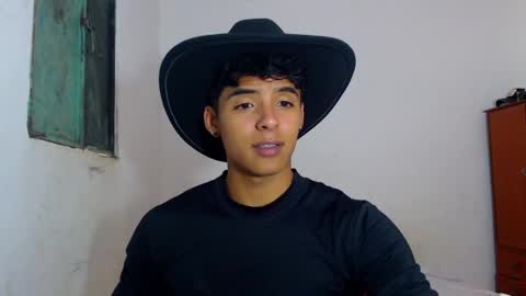Snapshot of lewis_ly chatting on 27, 4, 2026 i am lewis ly EDUARDO MEMDOZA15 online show from 27, 4, 2026