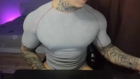 Snapshot of lewis_muscleee chatting on 31, 3, 2026 blablablack online show from 31, 3, 2026