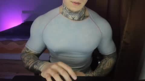 Snapshot of lewis_muscleee chatting on 5, 4, 2026 blablablack online show from 5, 4, 2026