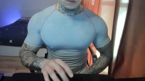 Snapshot of lewis_muscleee chatting on 8, 4, 2026 blablablack online show from 8, 4, 2026