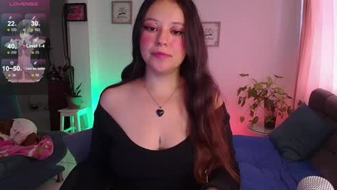 Snapshot of lexie_babe chatting on 6, 1, 2025 Lexie Thompson 8pm 0000am -5 online show from 6, 1, 2025