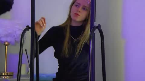 Snapshot of lexireadway chatting on 10, 9, 2025 Lexi online show from 10, 9, 2025
