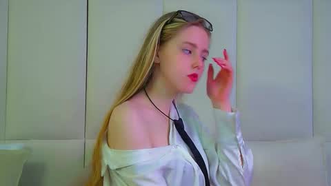 Snapshot of lexireadway chatting on 30, 9, 2025 Lexi online show from 30, 9, 2025