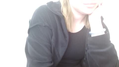 Snapshot of leyla_le chatting on 6, 5, 2026 Leyla online show from 6, 5, 2026