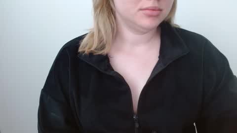 Snapshot of leyla_le chatting on 19, 5, 2026 Leyla online show from 19, 5, 2026