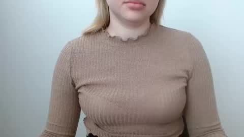 Snapshot of leyla_le chatting on 25, 5, 2026 Leyla online show from 25, 5, 2026
