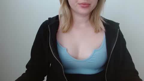 Snapshot of leyla_le chatting on 2, 6, 2026 Leyla online show from 2, 6, 2026
