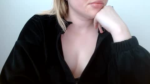 Snapshot of leyla_le chatting on 3, 6, 2026 Leyla online show from 3, 6, 2026