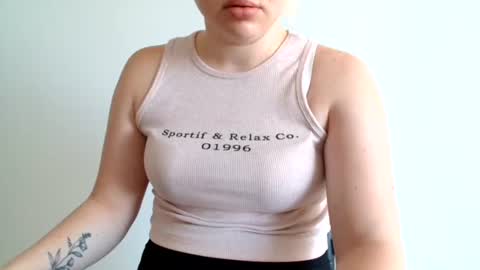 Snapshot of leyla_le chatting on 5, 8, 2026 Leyla online show from 5, 8, 2026