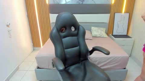   online show from 23, 9, 2025