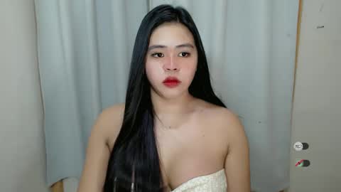 Snapshot of lhara_cumming chatting on 15, 12, 2024 LHARA online show from 15, 12, 2024