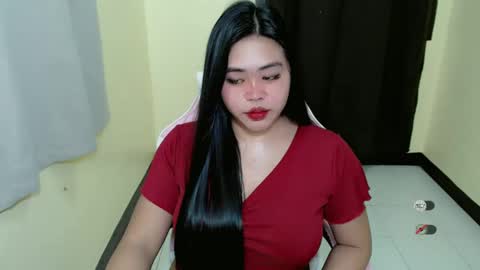 Snapshot of lhara_cumming chatting on 14, 2, 2025 LHARA online show from 14, 2, 2025
