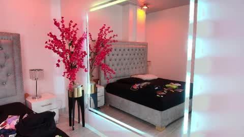 Lia  online show from 2, 4, 2026