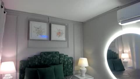 Snapshot of lia_ass chatting on 8, 10, 2025 Liss 3 online show from 8, 10, 2025