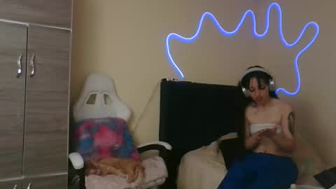 Snapshot of lia_queen610 chatting on 16, 11, 2025 Little Queen Lia online show from 16, 11, 2025