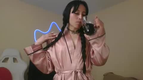 Snapshot of lia_queen610 chatting on 22, 11, 2025 Little Queen Lia online show from 22, 11, 2025