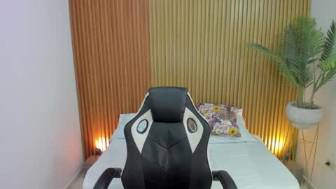 Lia  online show from 23, 2, 2025