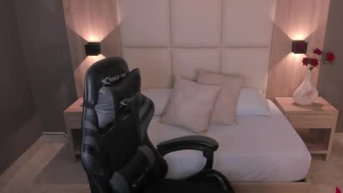 Lia  online show from 21, 12, 2025