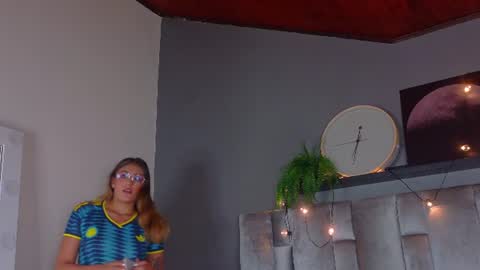 Snapshot of liaamoretti__ chatting on 4, 7, 2026 L I A online show from 4, 7, 2026