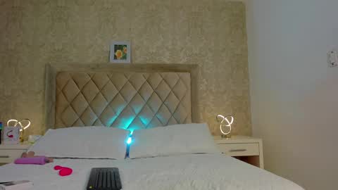 Snapshot of liaflowers chatting on 2, 12, 2024 Lia online show from 2, 12, 2024