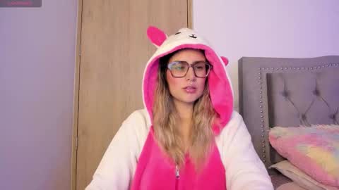 Lia  online show from 9, 9, 2025