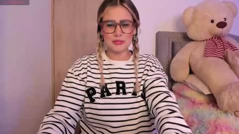 Lia  online show from 5, 10, 2025