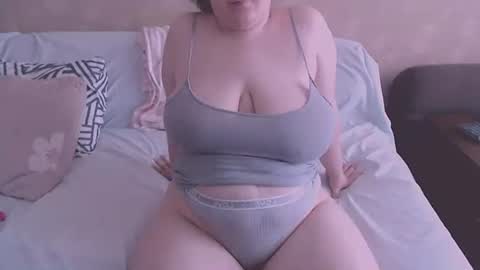 Snapshot of liahsofty chatting on 15, 6, 2026 miss Lia colection for travel online show from 15, 6, 2026