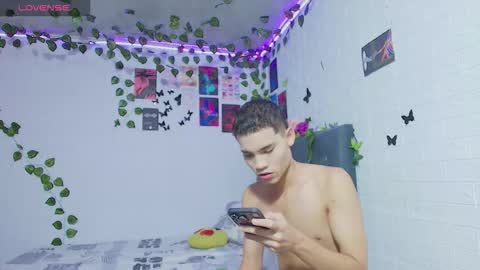 liam_honey18 online show from 16, 10, 2025