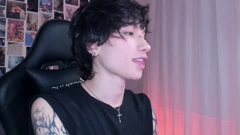 Snapshot of liamelf chatting on 4, 1, 2025 Liam online show from 4, 1, 2025