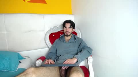 Snapshot of liamluxe chatting on 12, 12, 2024 LiamLuxe online show from 12, 12, 2024