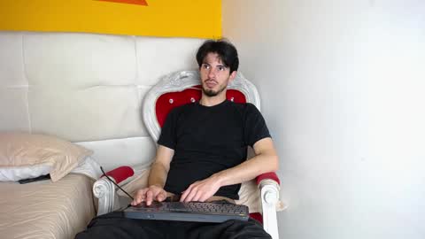 Snapshot of liamluxe chatting on 17, 12, 2024 LiamLuxe online show from 17, 12, 2024