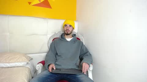 Snapshot of liamluxe chatting on 27, 12, 2024 LiamLuxe online show from 27, 12, 2024